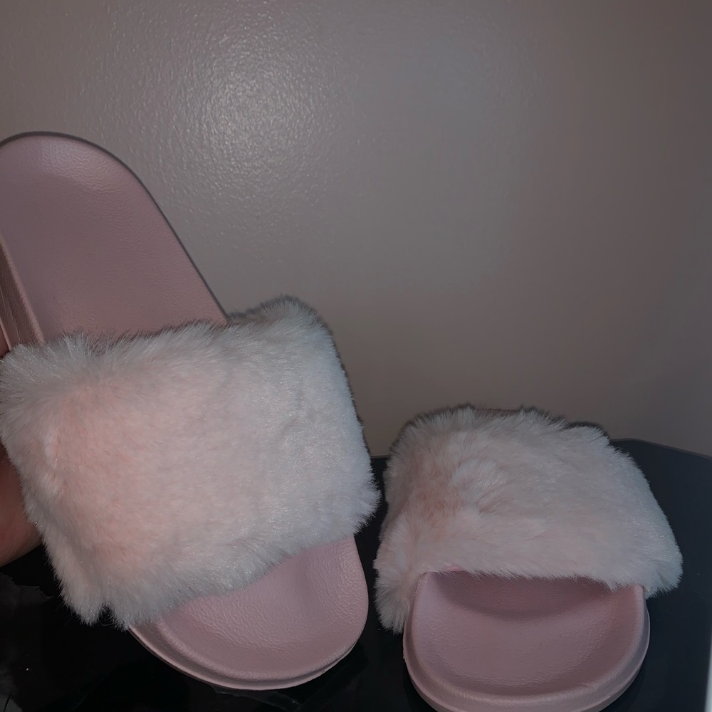 pink slides🤍